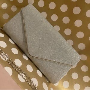 COPY - 𝑺𝒊𝒍𝒗𝒆𝒓 𝑪𝒍𝒖𝒕𝒄𝒉 𝑷𝒖𝒓𝒔𝒆